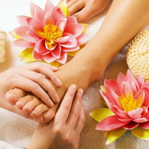 DIAMOND NAILS - foot massage